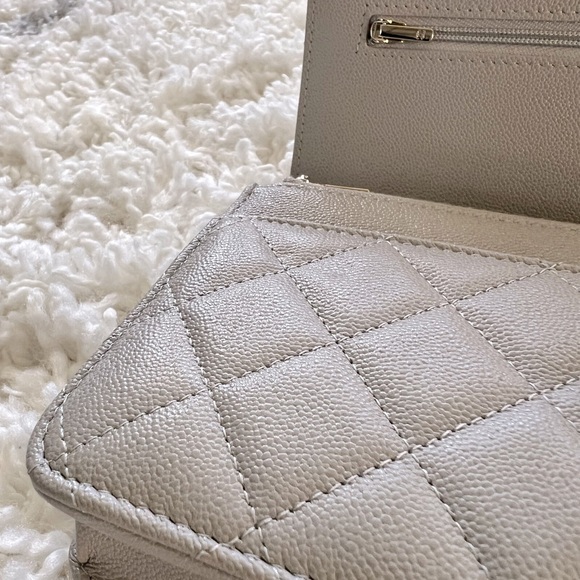 CHANEL 22B Light Grey Caviar Wallet on Chain Light Gold Champagne Hardware 💕 - Picture 6 of 7